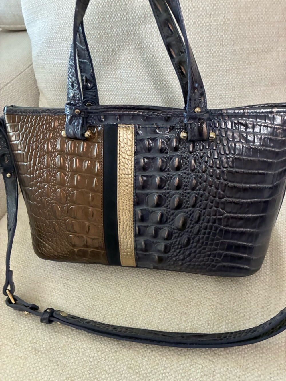 Brahmin EUC Medium Asher Leather Croc-Embossed Tote w/ Gold Hardware & Tassel - Picture 8 of 14